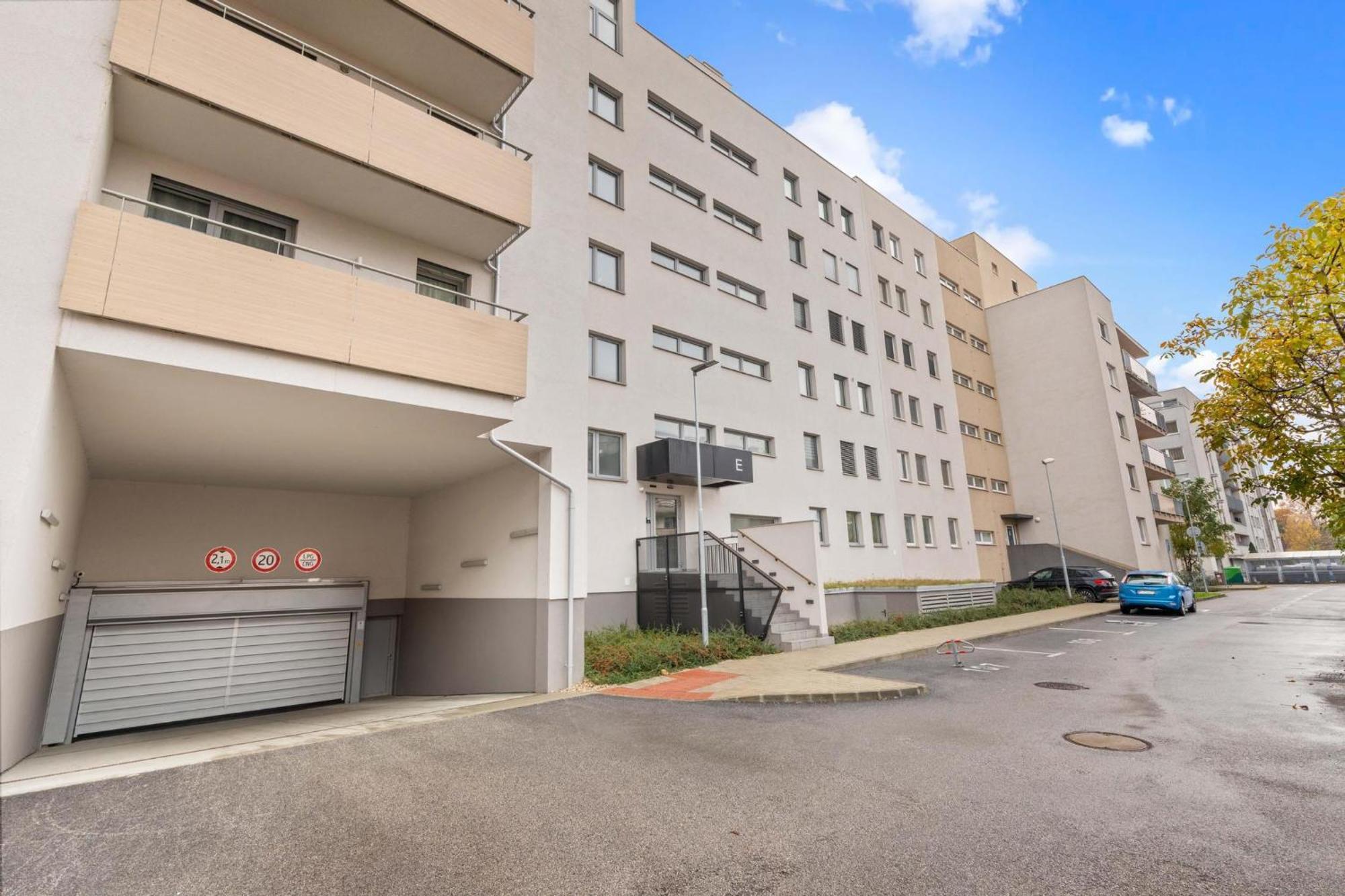Ah Galvaniho Free Parking Bratislava Luaran gambar
