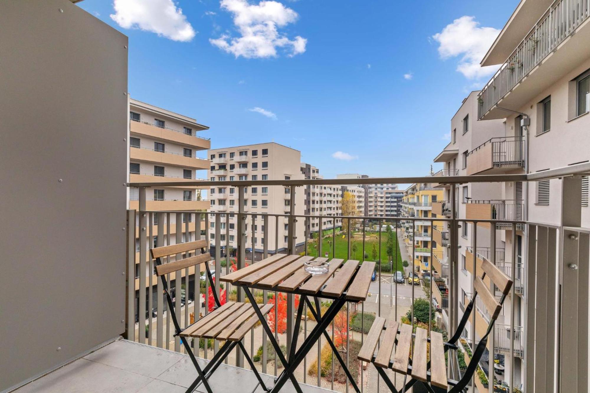 Ah Galvaniho Free Parking Bratislava Luaran gambar
